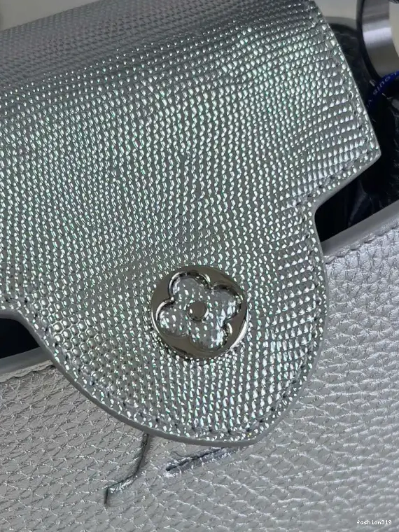 CAPUCINES VUITTON MINI LOUIS 0402
